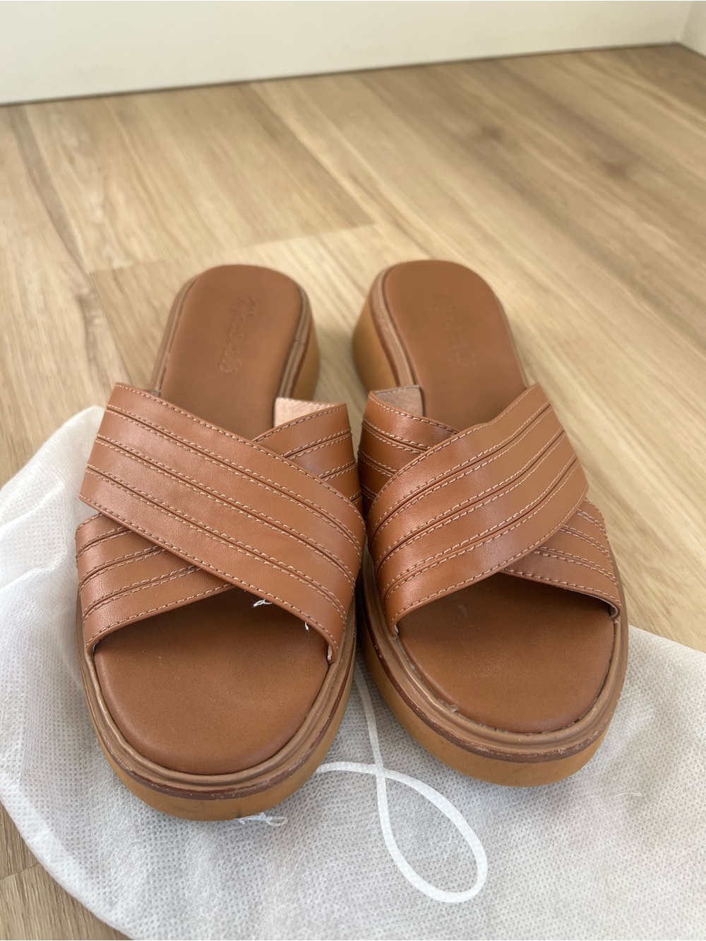 Madewell Tan Leather Cross-Strap Slide Mules - Picture 3 of 4